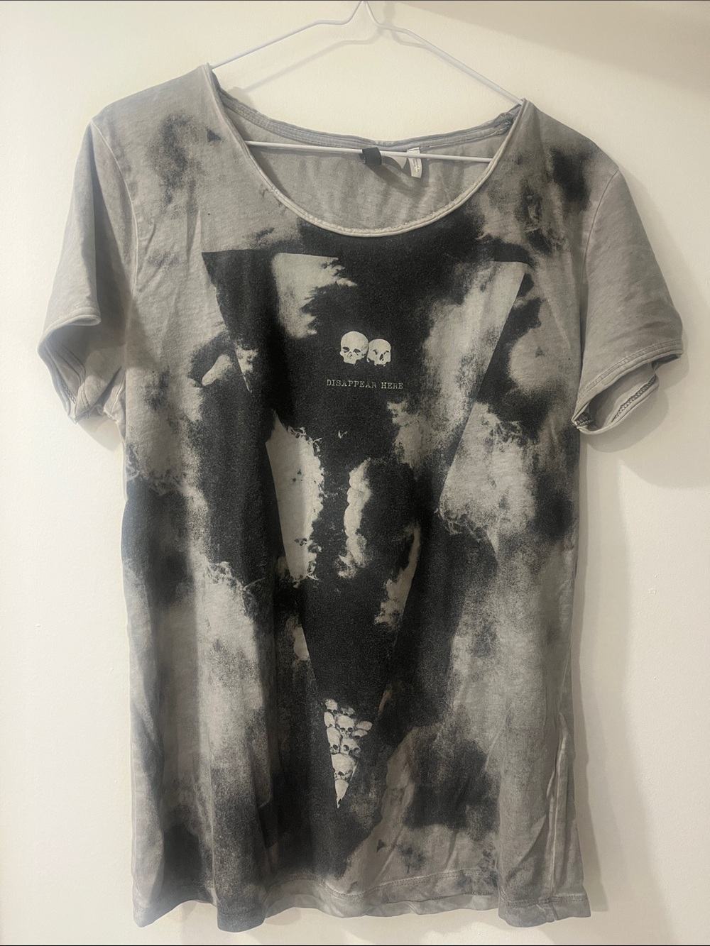 Gray Tie-Dye Skull Graphic Tee - Women's Top SMALL